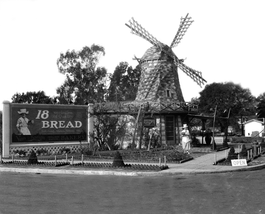 Van de Kamps Bakery 1925 1 Windmill Bldg. on Wing Street in  Glendale WM.jpg